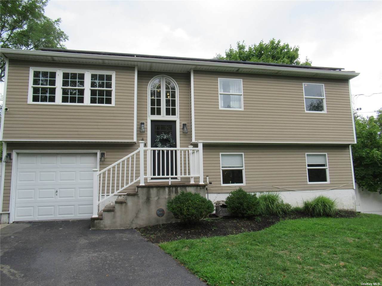 4 Bayonne Avenue - Photo 1