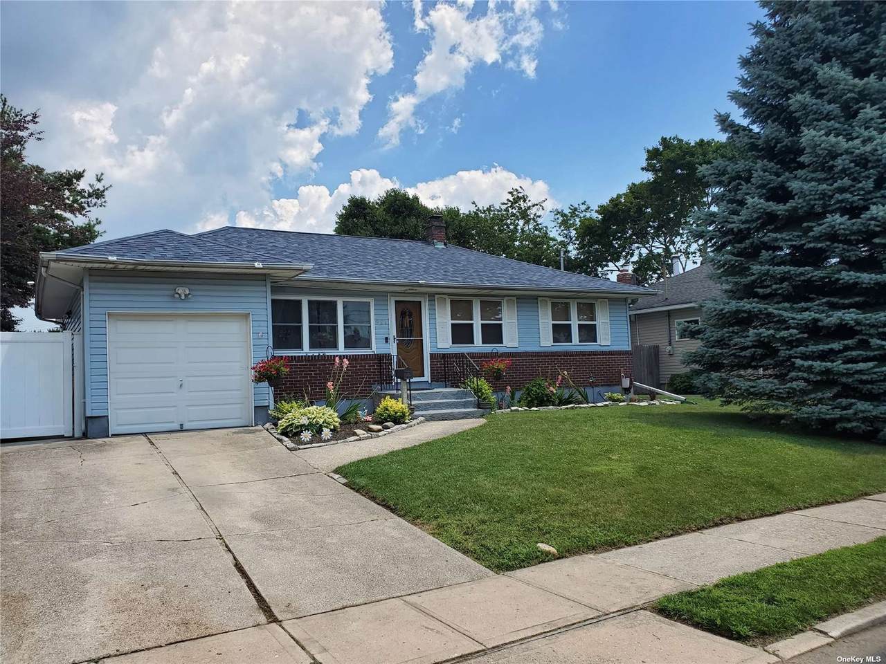 921 Clinton Avenue - Photo 1