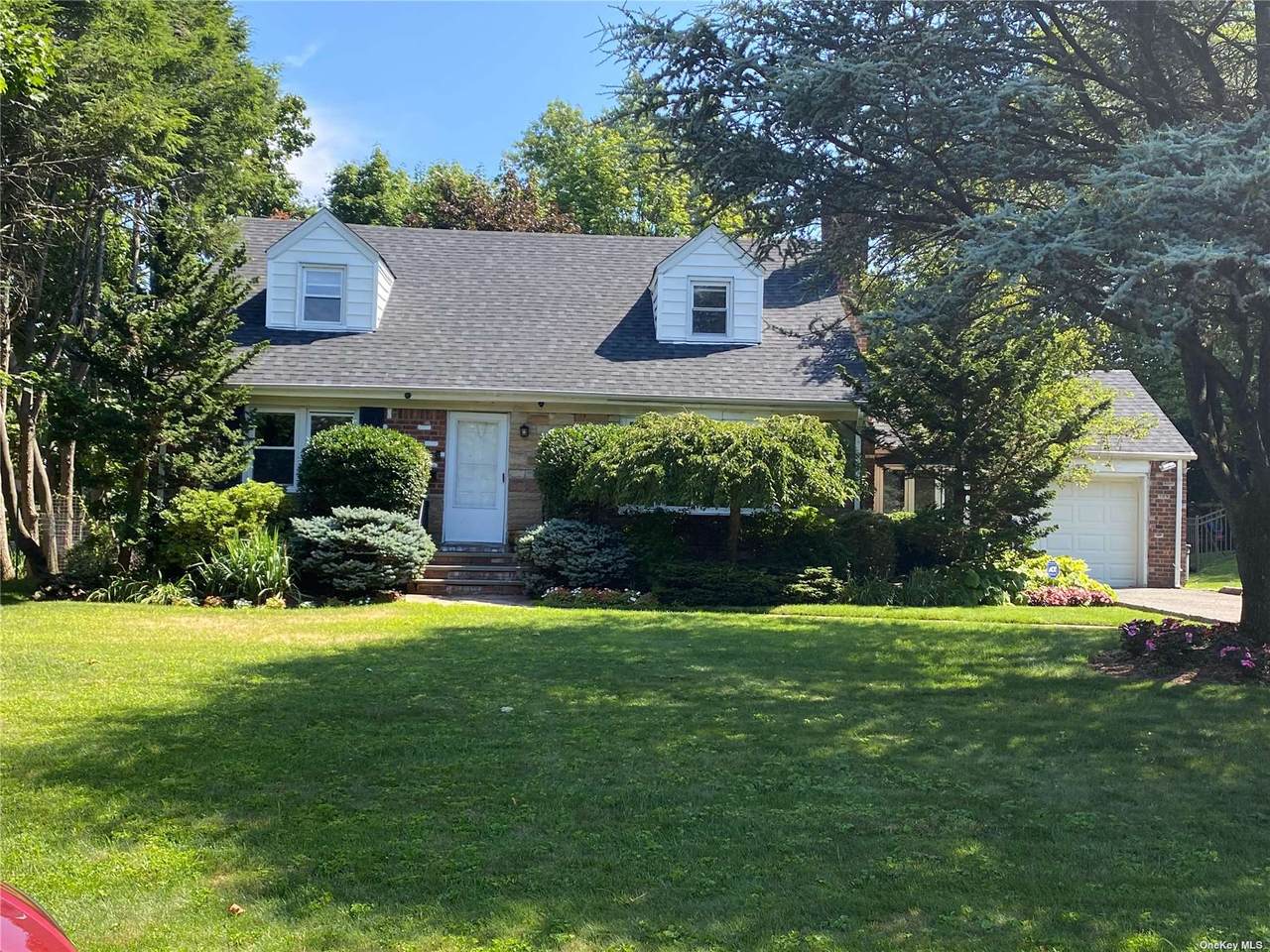 668 Plandome Road - Photo 1