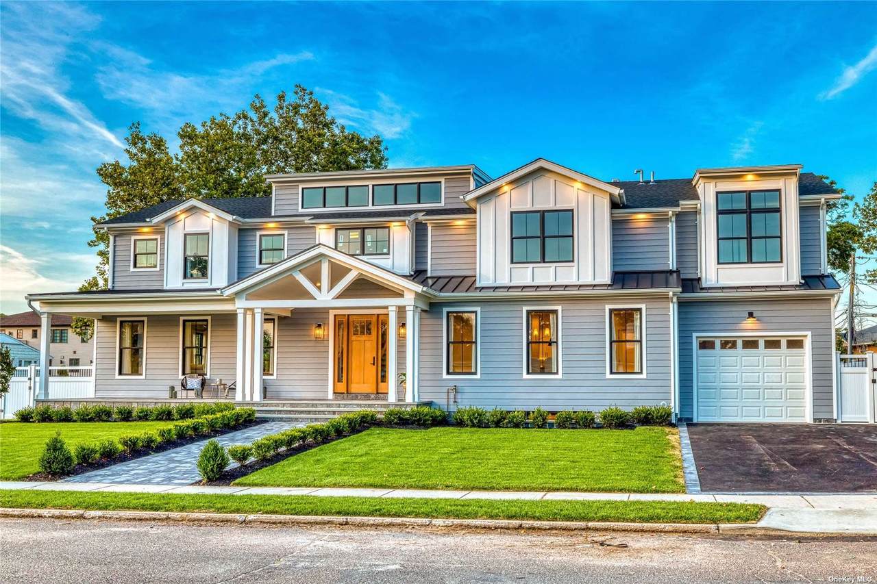586 Windsor Street - Photo 1