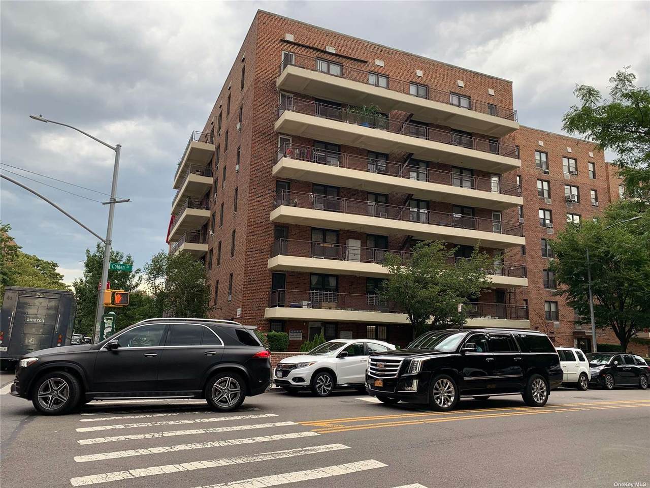 137-10 Franklin Avenue - Photo 1