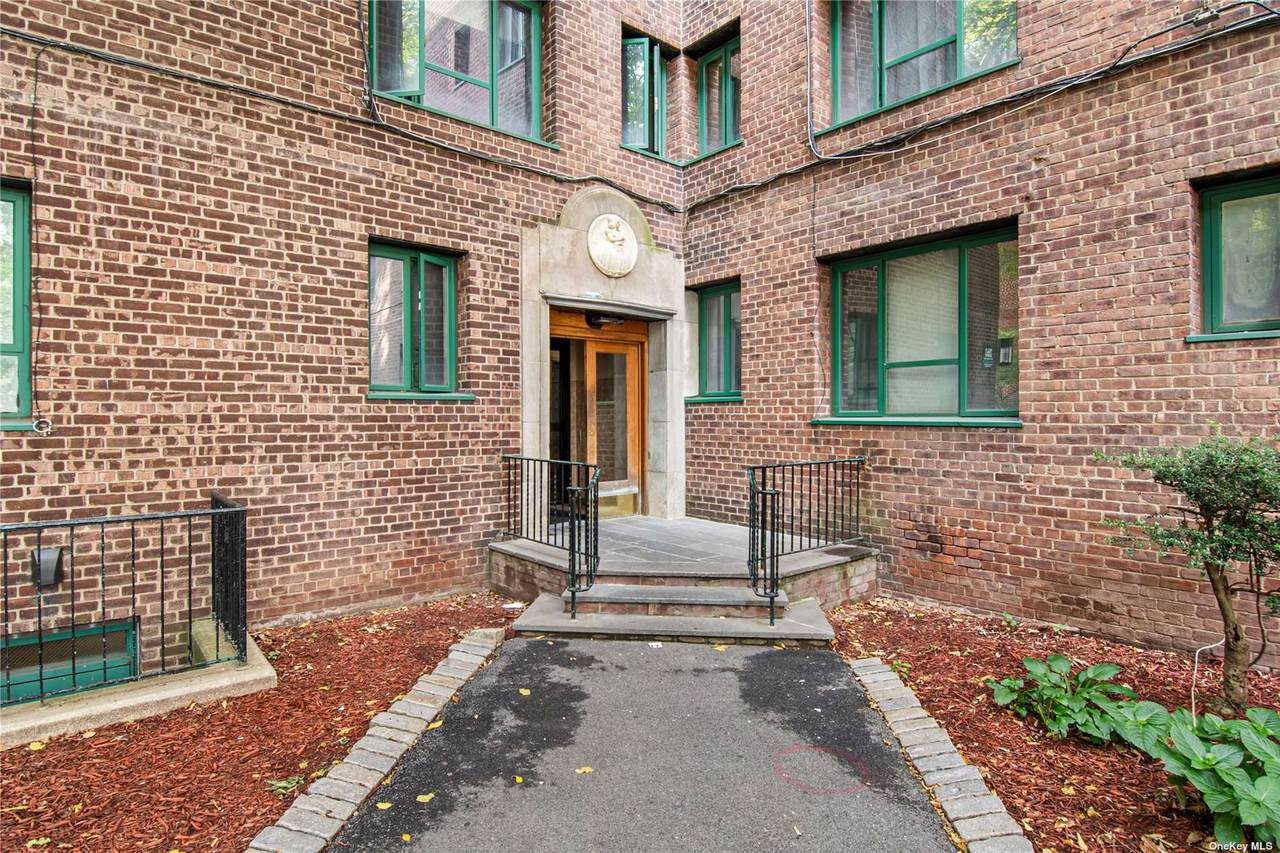 2160 Tremont Avenue - Photo 1