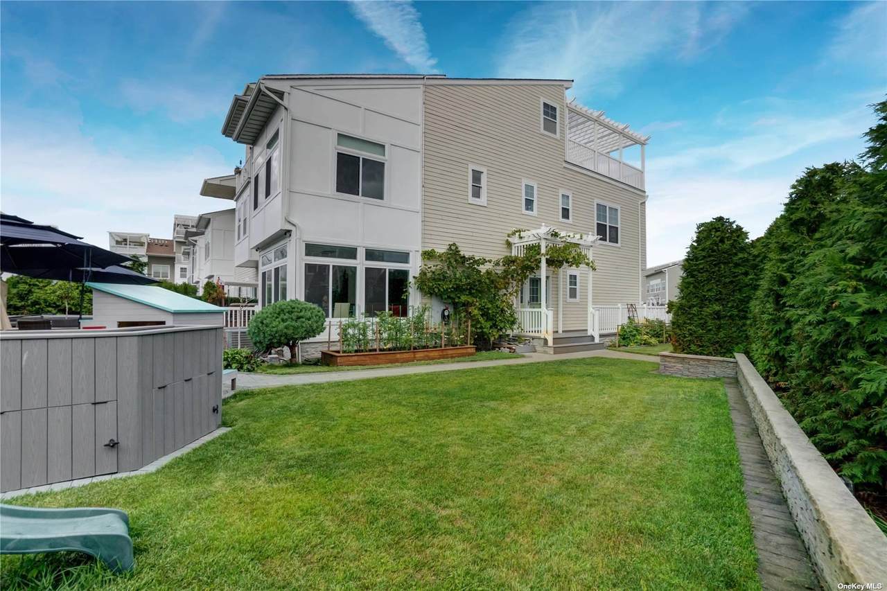 110 Beach Way - Photo 1