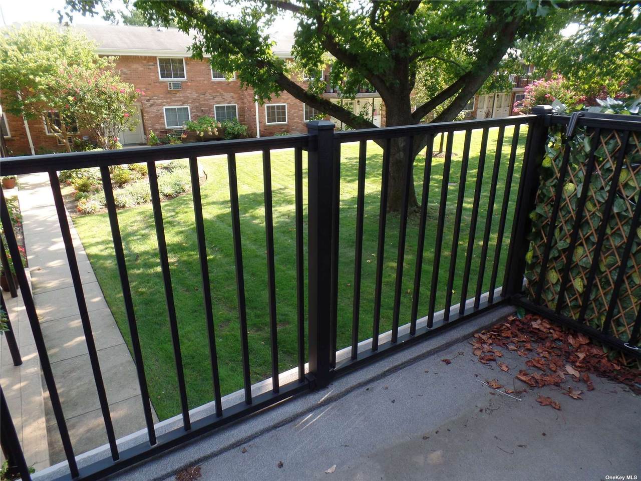 172` Jervis Avenue - Photo 1