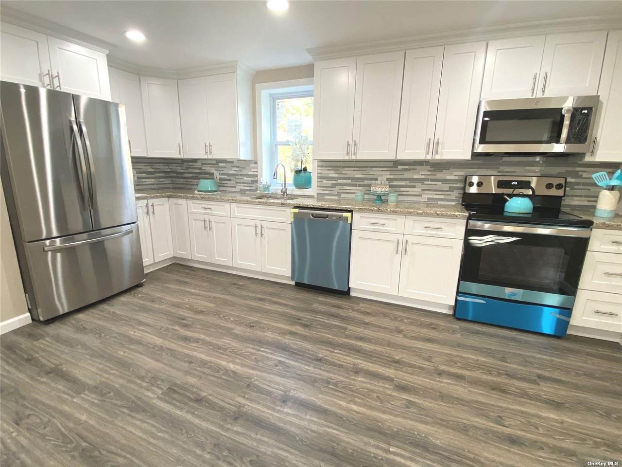 466 Long Island Avenue - Photo 1