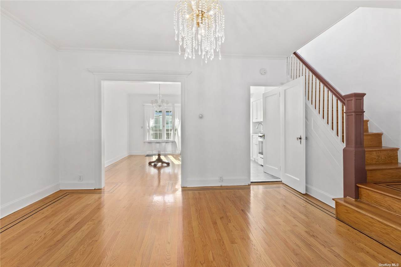 80-24 Penelope Avenue - Photo 1