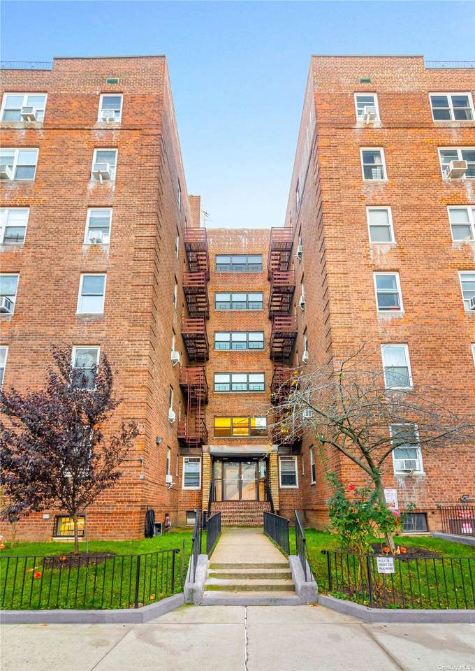 64-74 Saunders Street - Photo 1