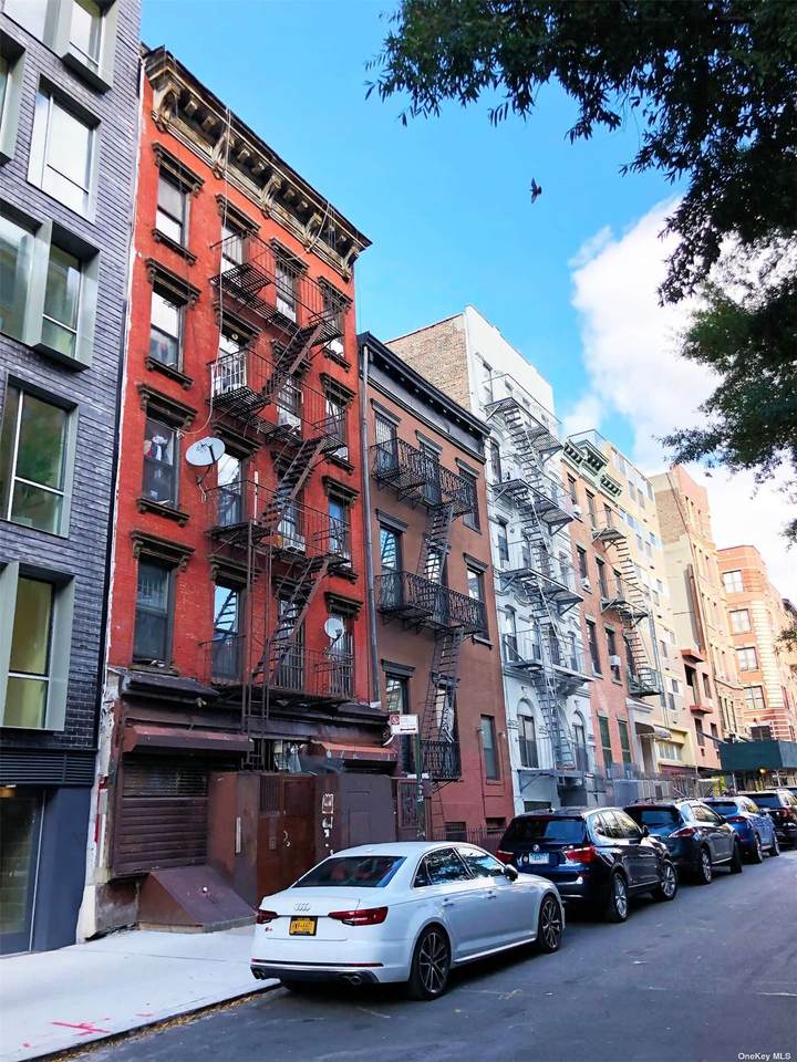 195 Henry Street - Photo 1