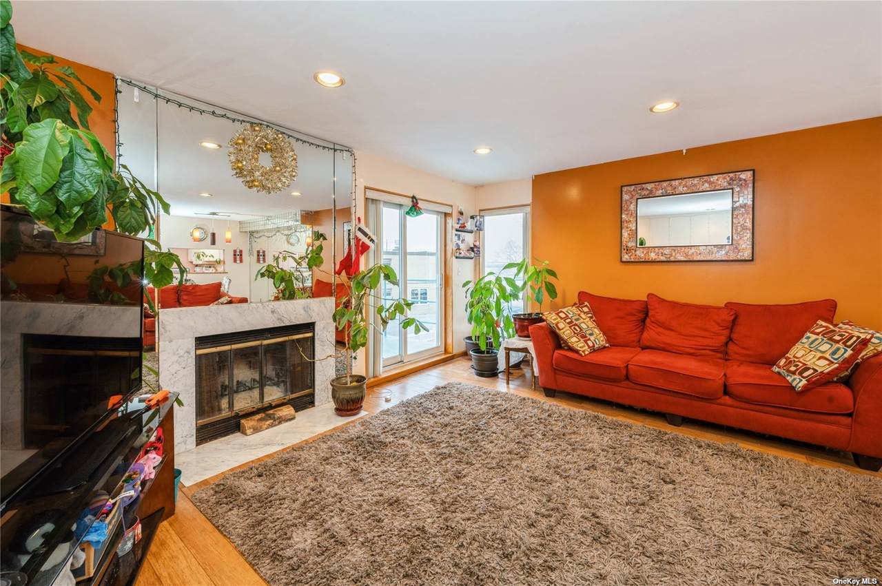 2730 Schurz Avenue - Photo 1