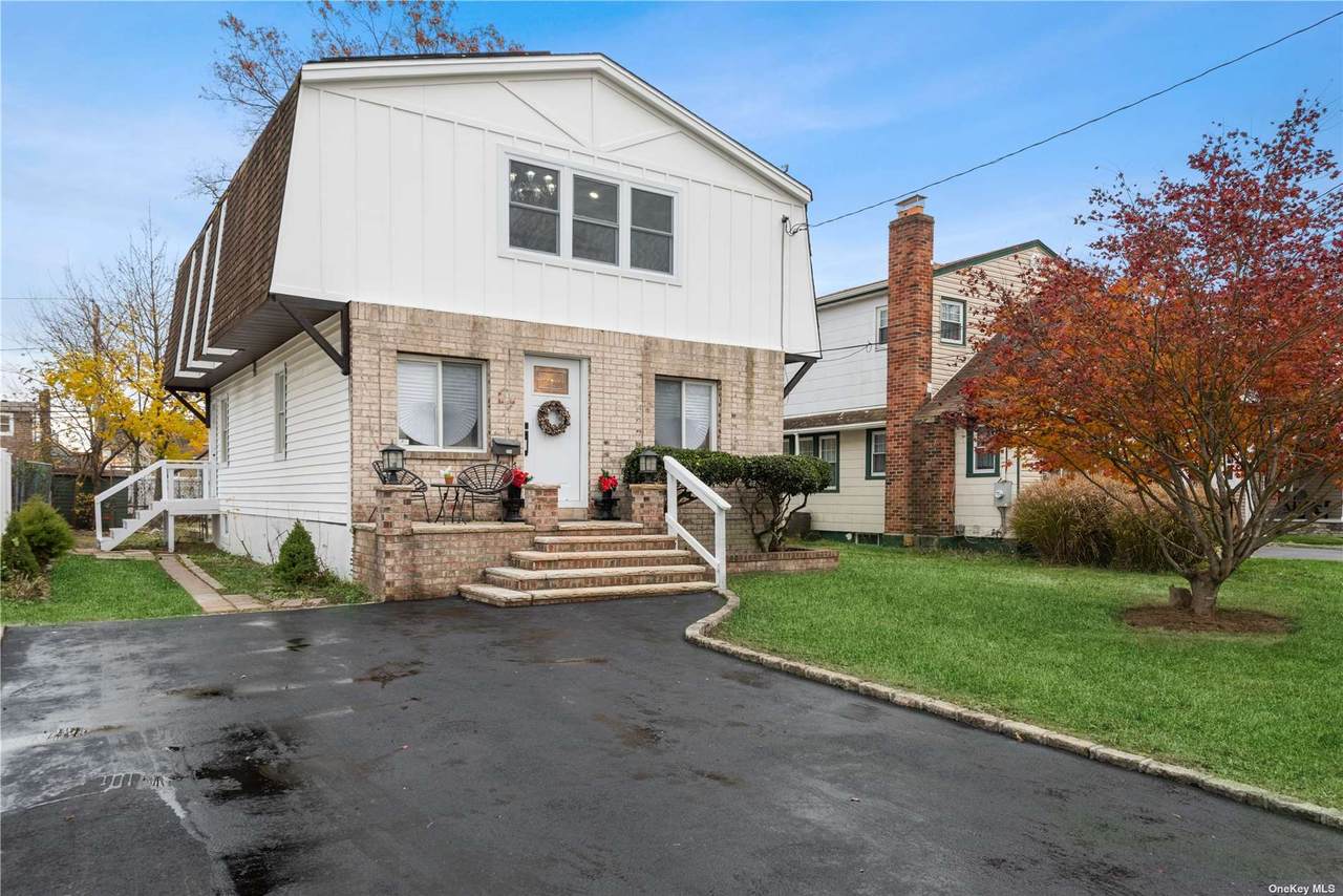 2081 Willoughby Avenue - Photo 1