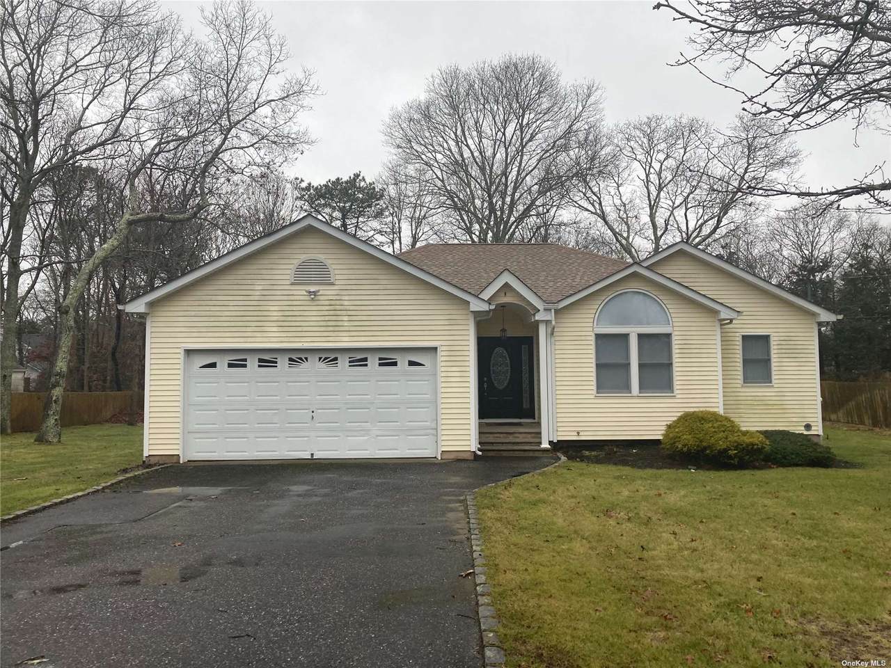 8 Hampton Bays Drive - Photo 1