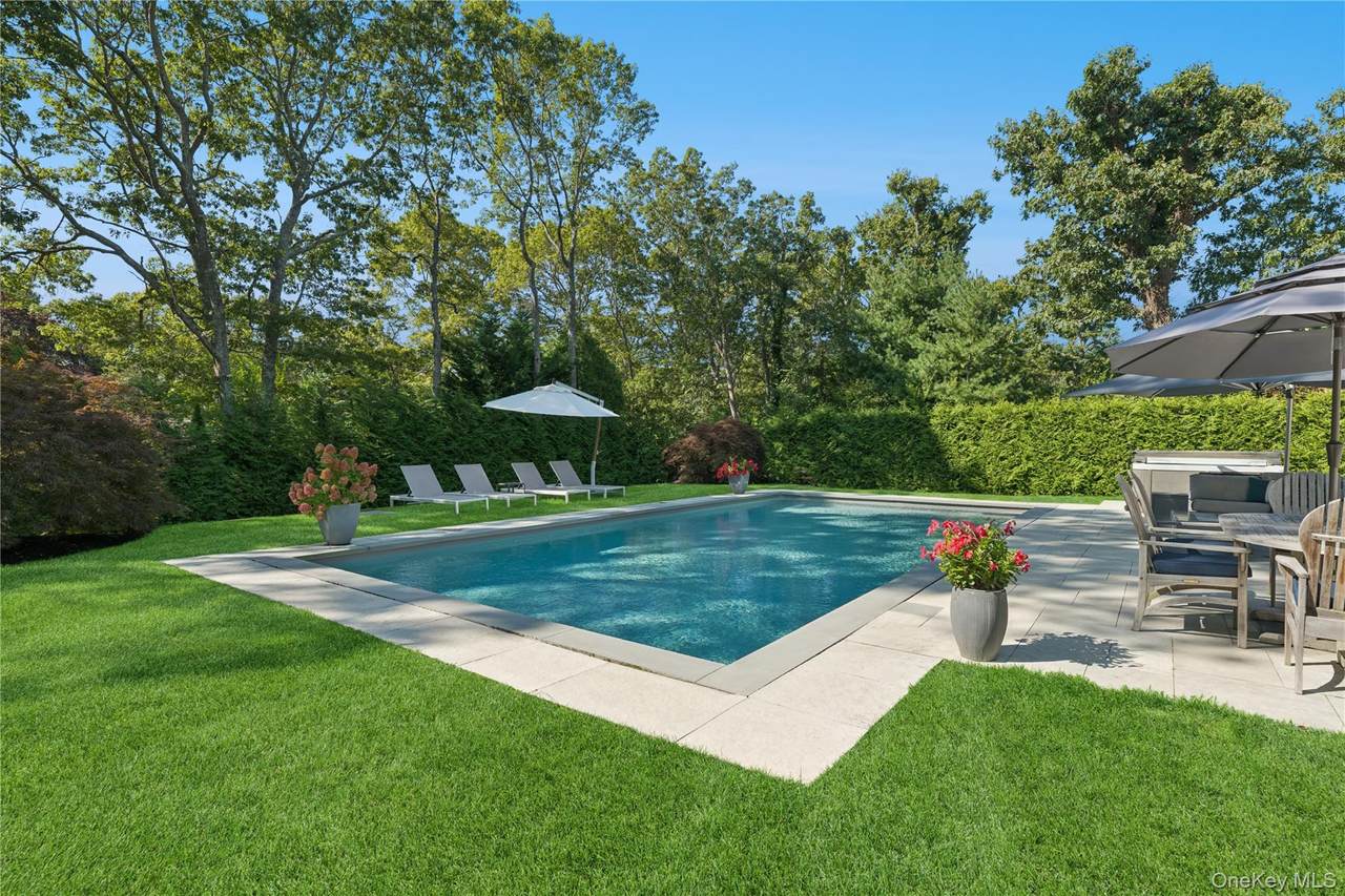 13 Sherwood Road - Photo 1