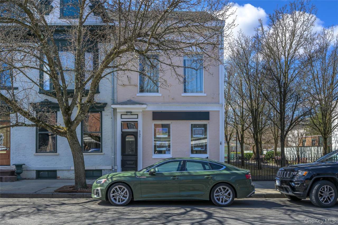 237 Warren Street - Photo 1