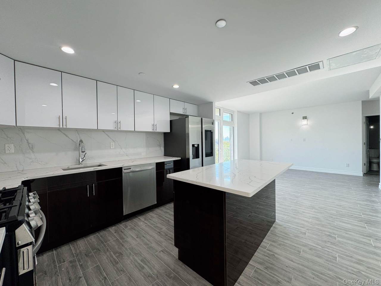 65-18 Austin St - Photo 1