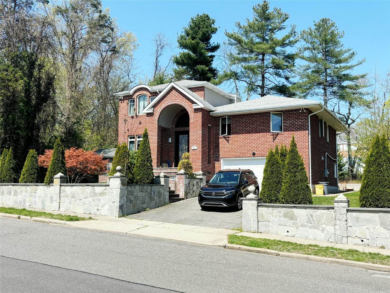 300 Ellen Place - Photo 1