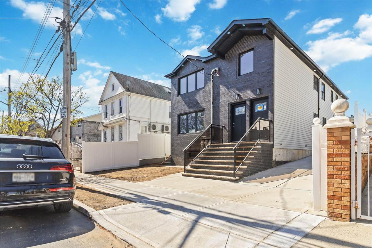 163-23 Sayres Avenue - Photo 1