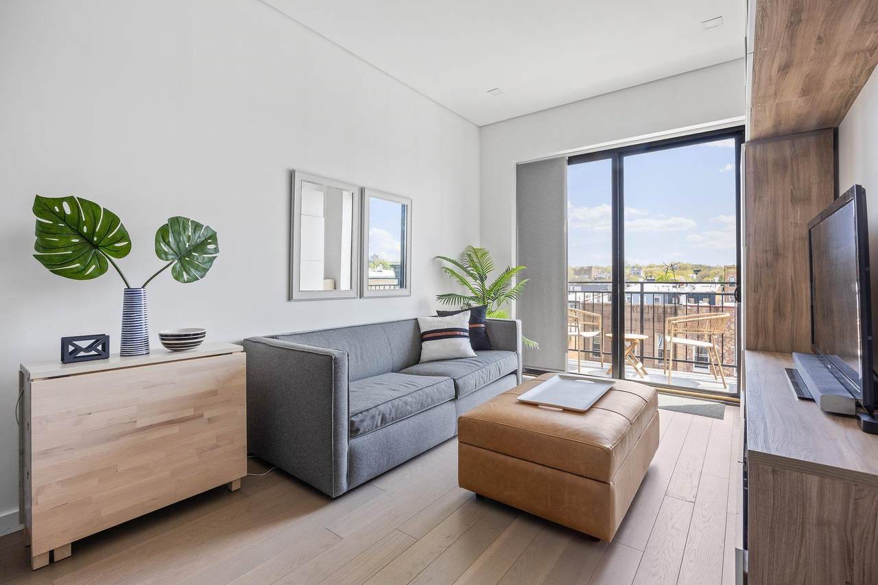1043 Halsey Street - Photo 1