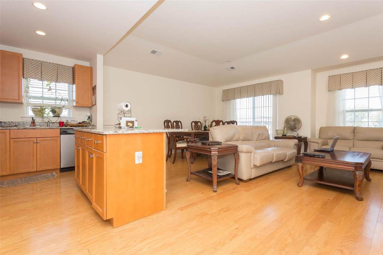121-10 Powells Cove Boulevard - Photo 1