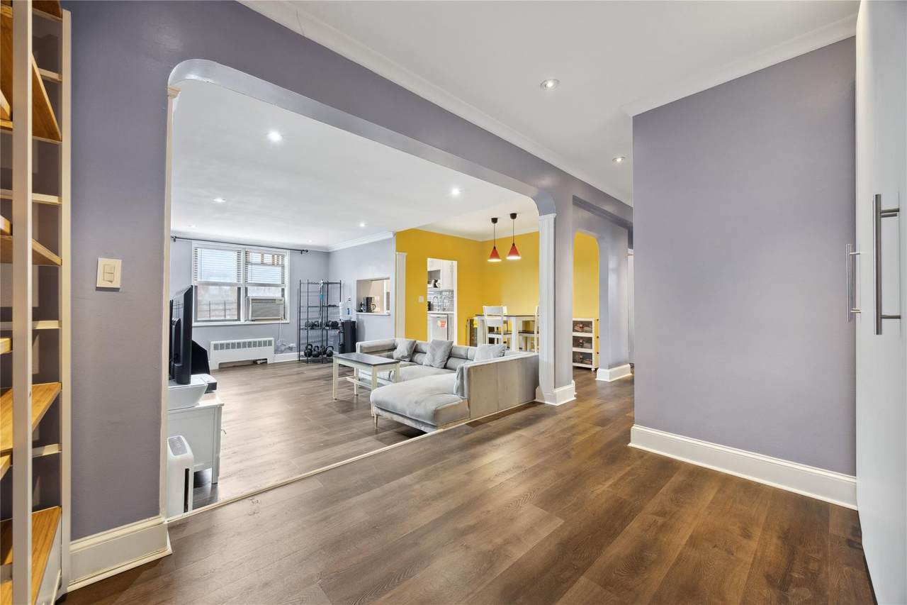 7211 110th Street - Photo 1