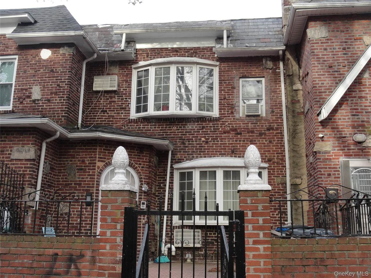 31-14 90 Street - Photo 1