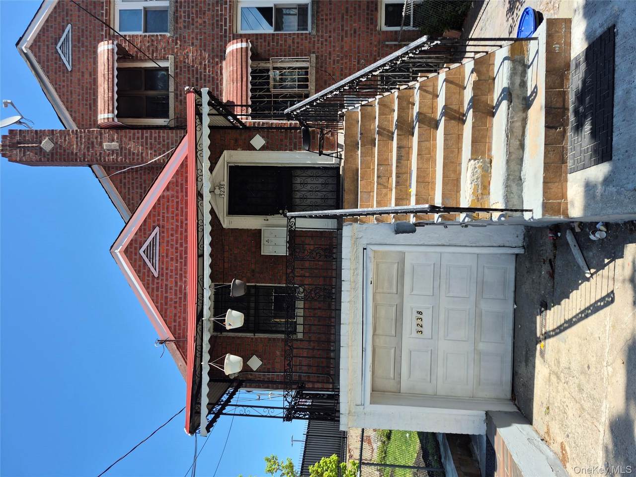 3238 Tenbroeck Avenue - Photo 1