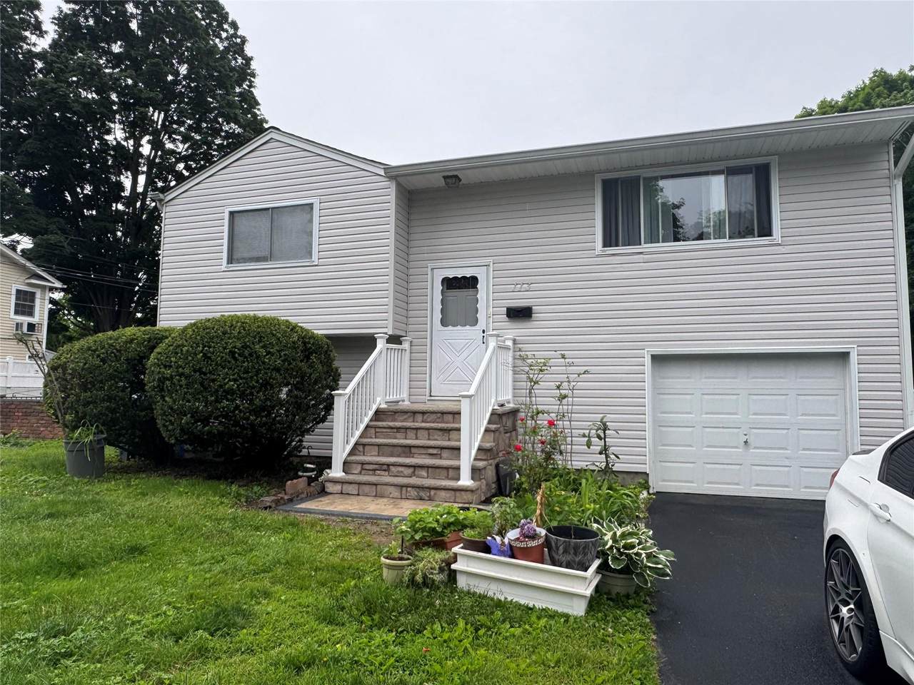113 6th Avenue - Photo 1