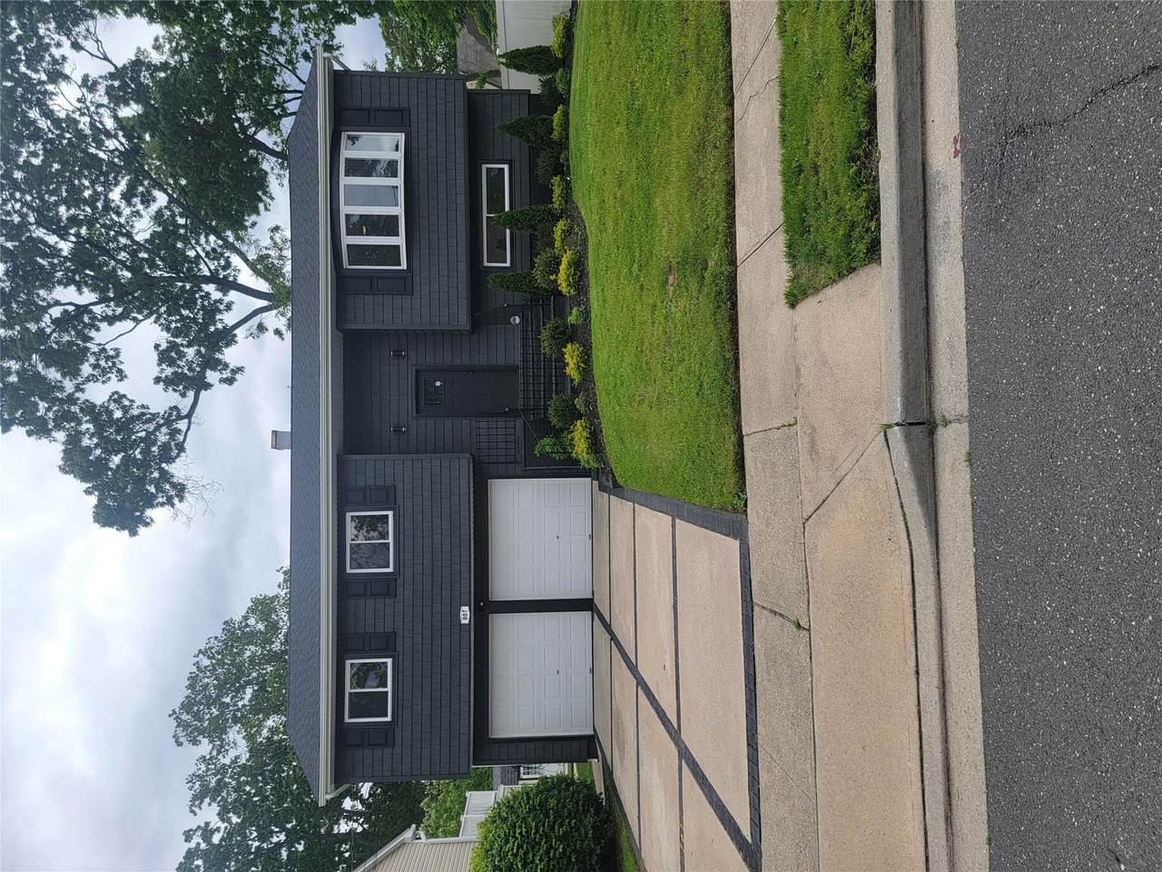 807 Iris Place - Photo 1