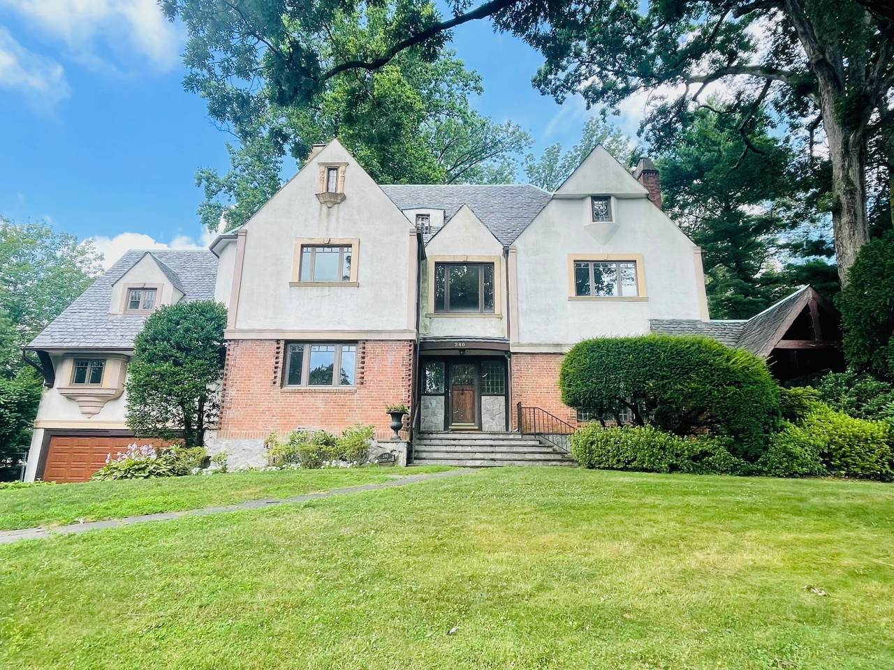 240 Beechmont Drive - Photo 1