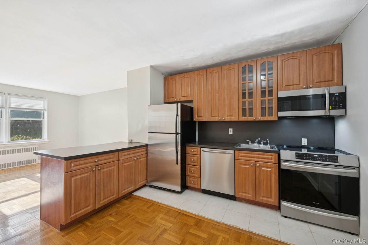 162-21 Powells Cove Boulevard - Photo 1