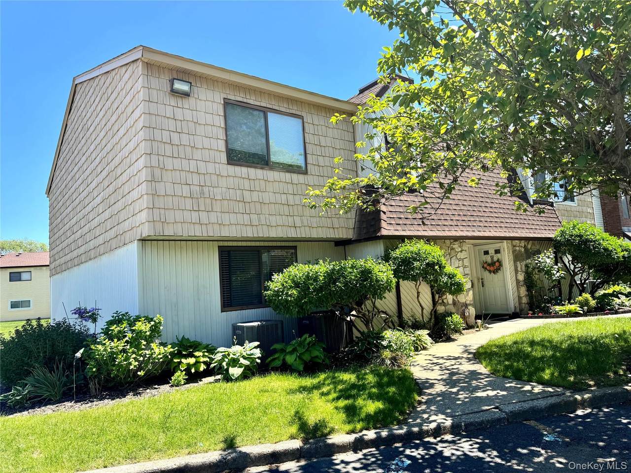 71 Pointe Circle - Photo 1