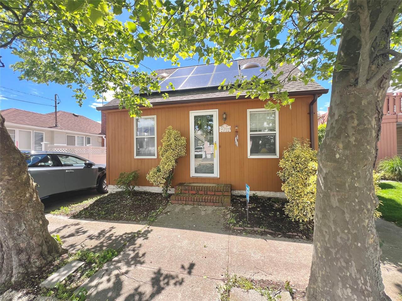 23 Garden City Avenue - Photo 1