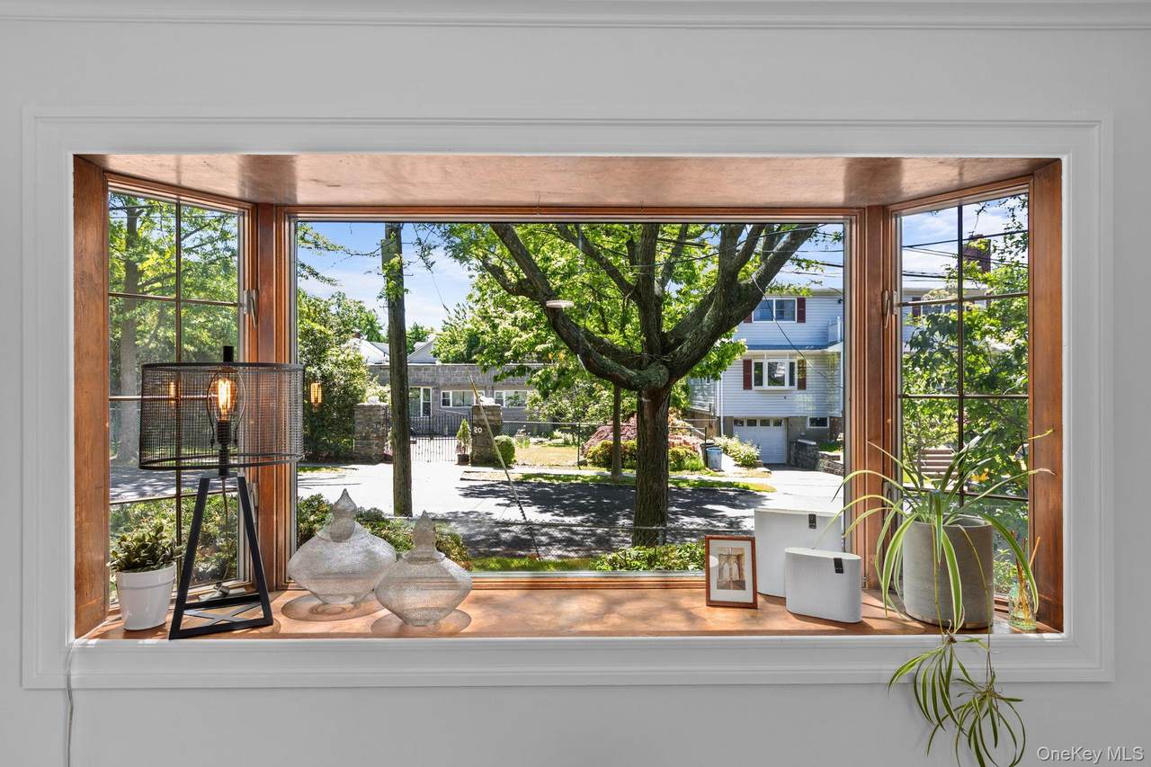 25 Bay Street - Photo 1