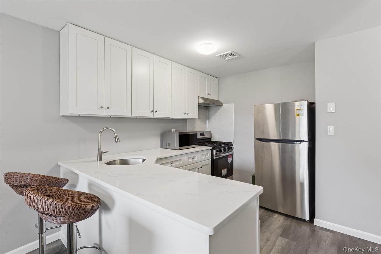 241 Fairview Circle - Photo 1