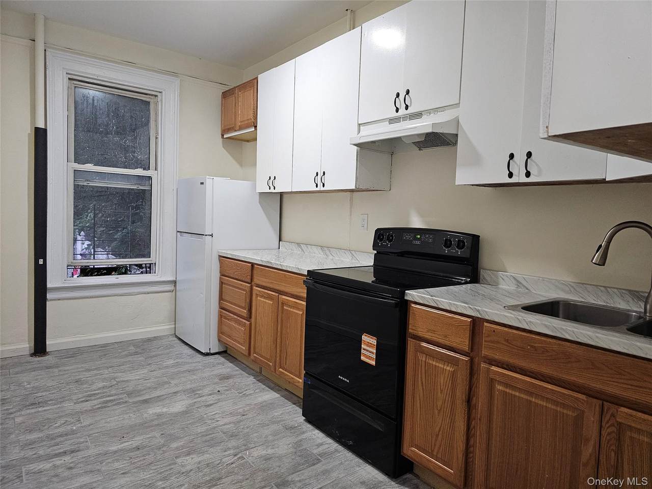 2675 Marion Avenue - Photo 1