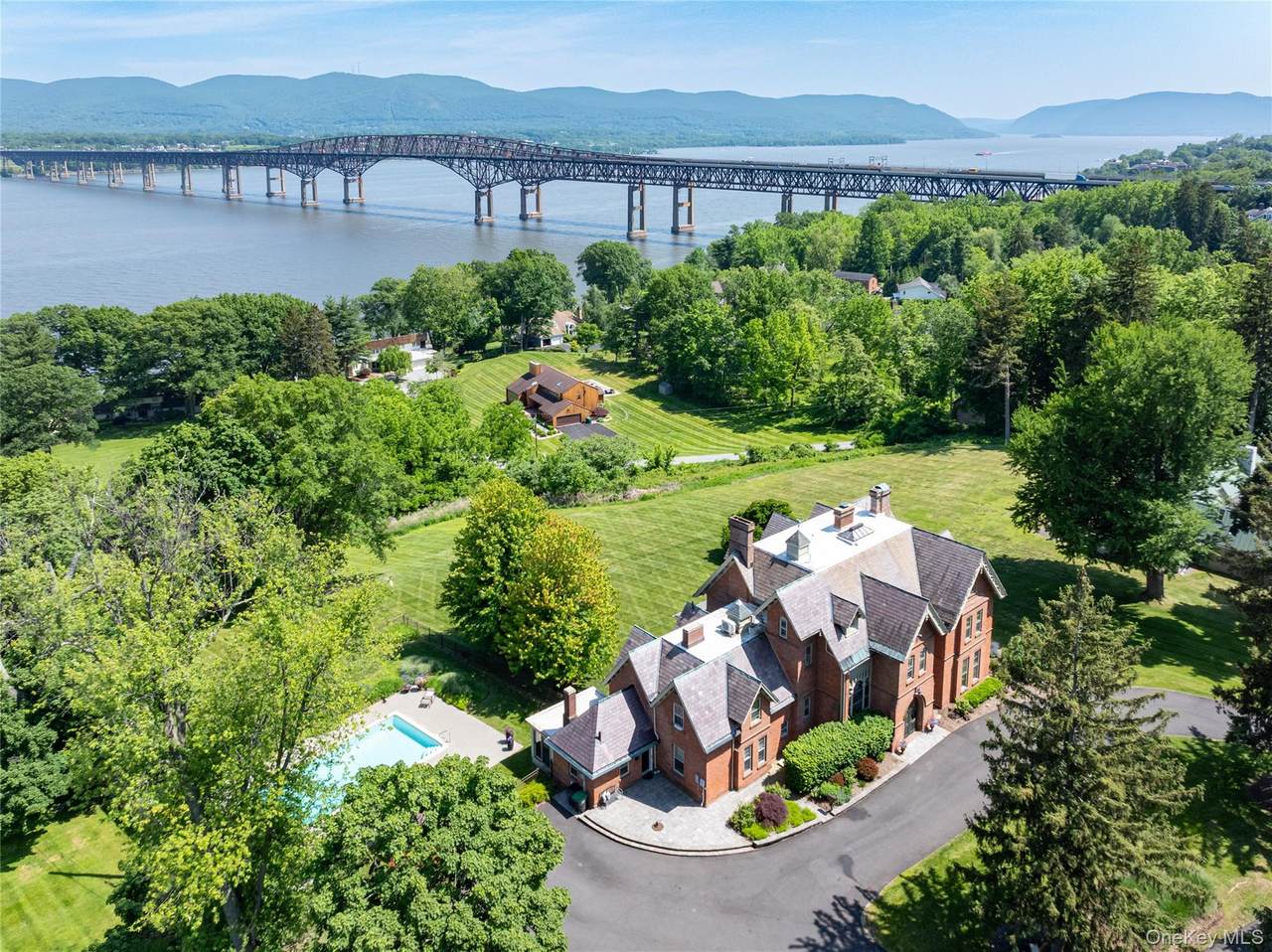 560 Grand Avenue - Photo 1