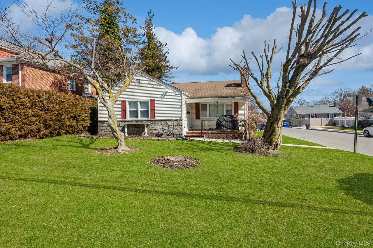 55 Nassau Avenue - Photo 1