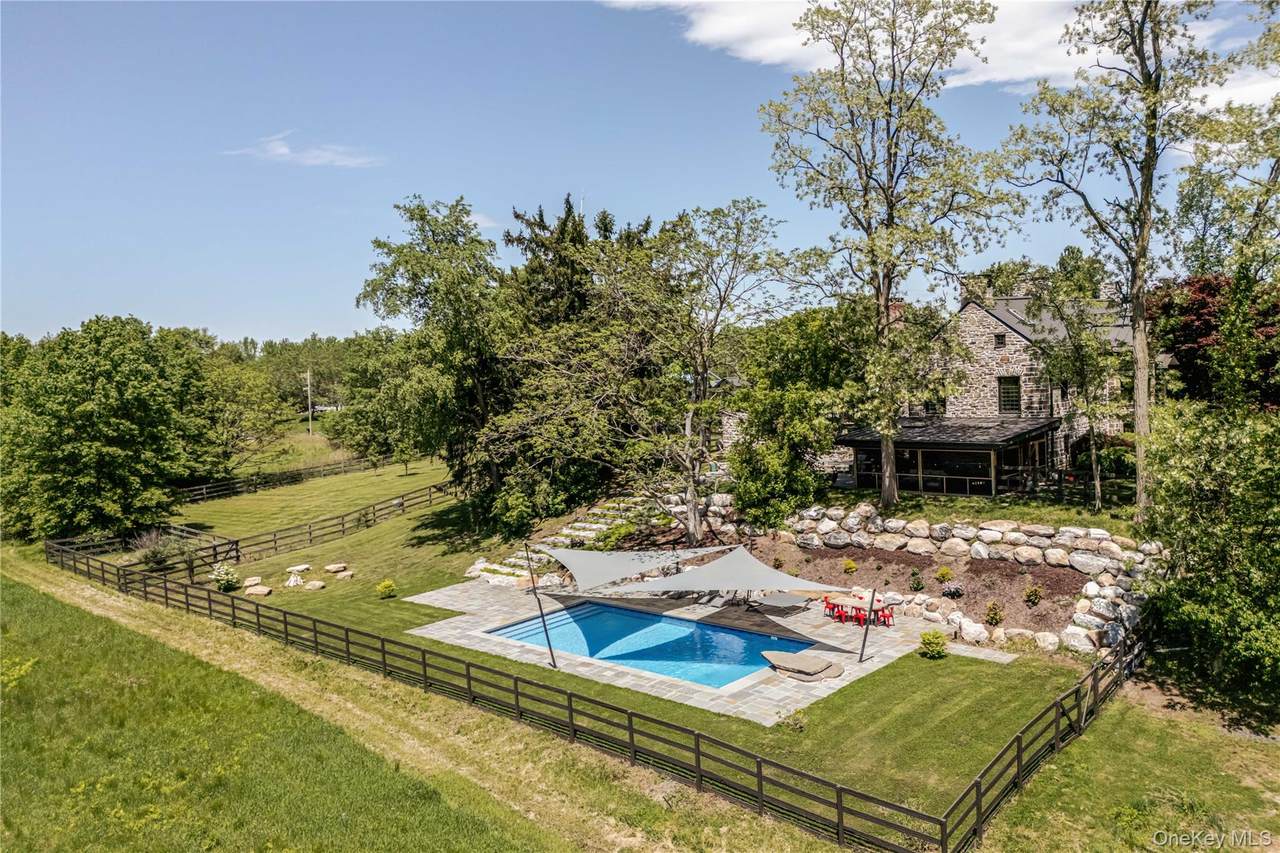 26 Roberson Avenue - Photo 1
