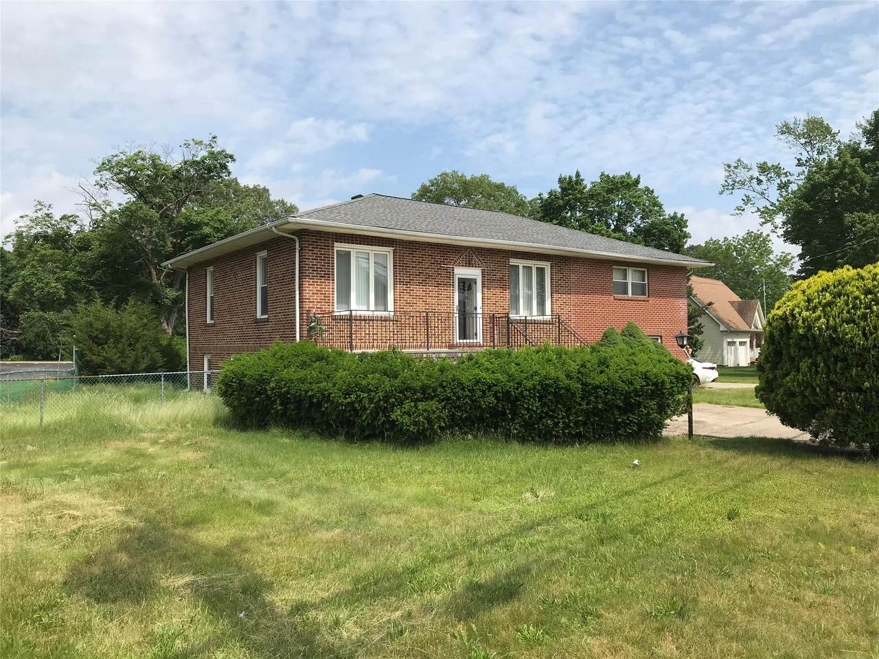 514 Sweet Hollow Road - Photo 1
