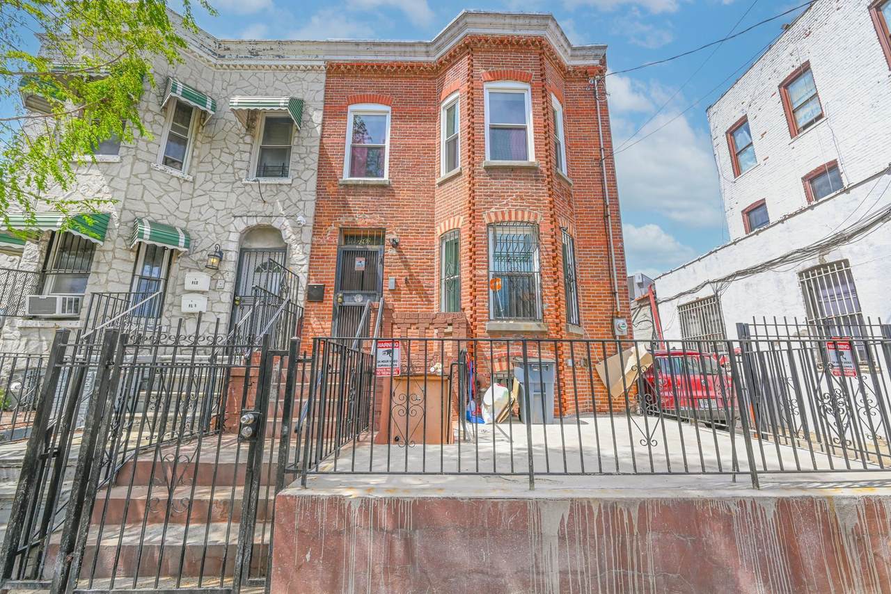 262 East 39th Street Street - Photo 1