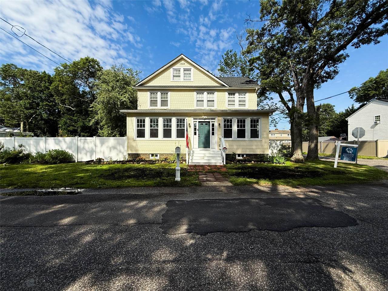 64 Vernon Avenue - Photo 1