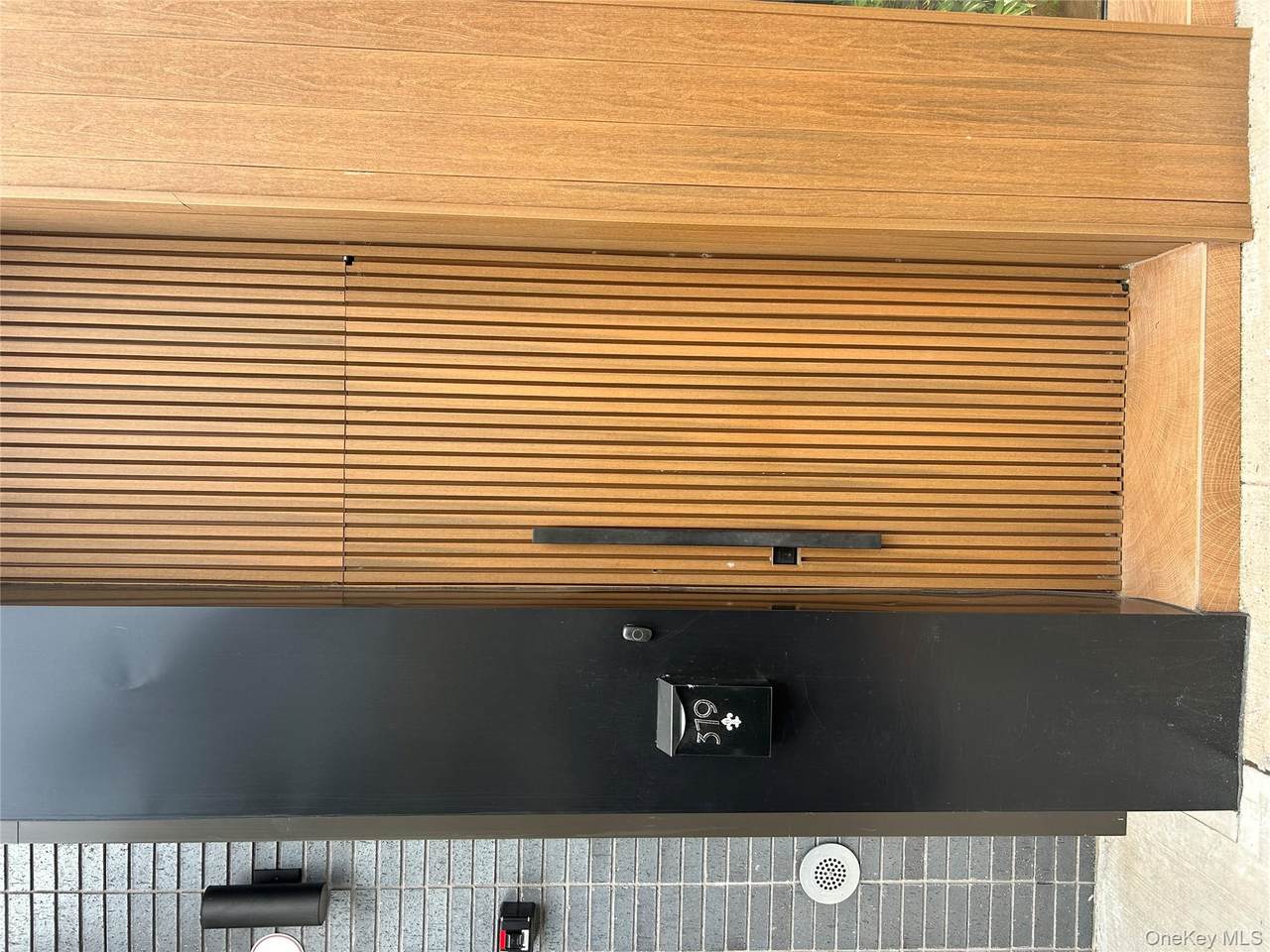 379 Huguenot Street - Photo 1