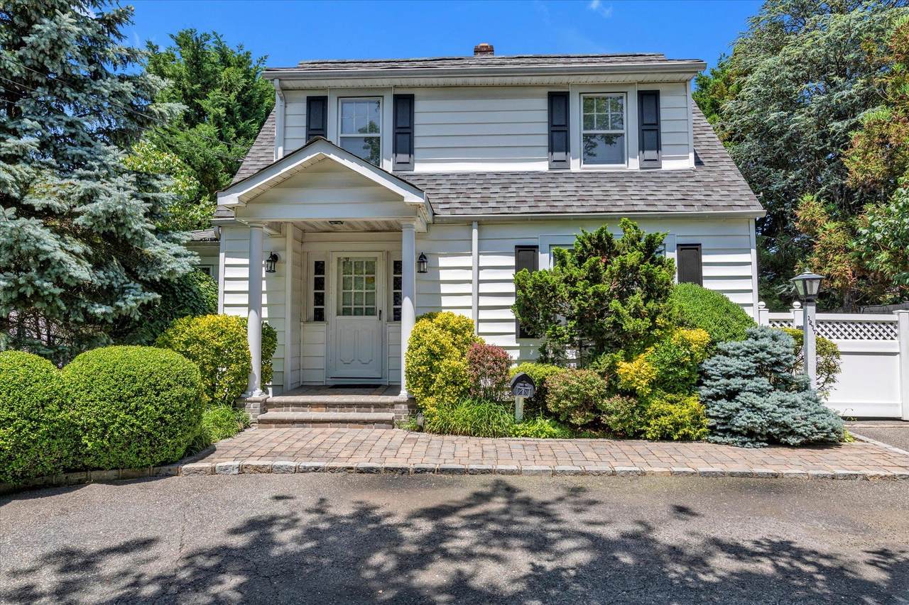 1277 Jerusalem Avenue - Photo 1