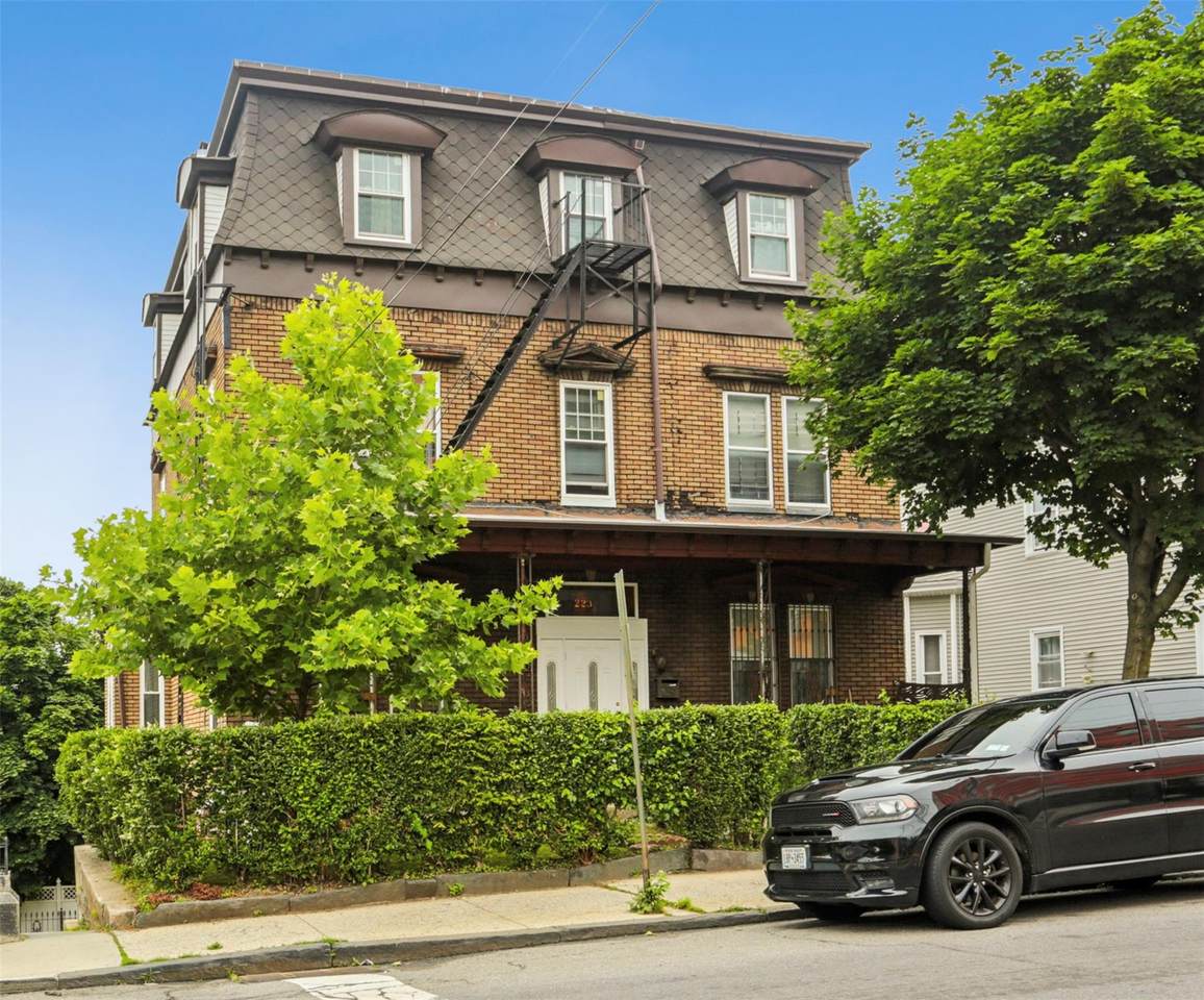 223 Warburton Avenue - Photo 1