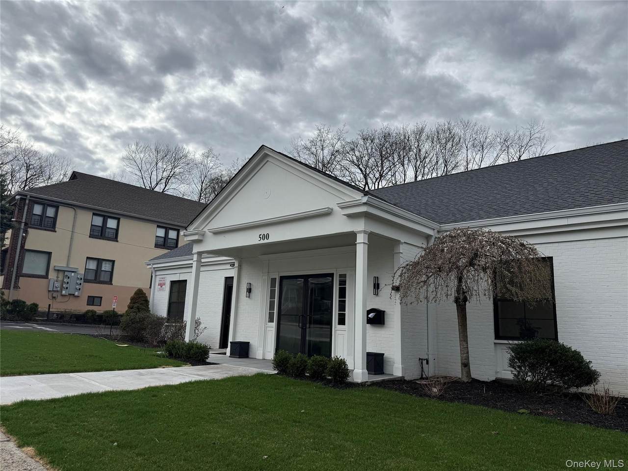 500 Ashford Avenue - Photo 1