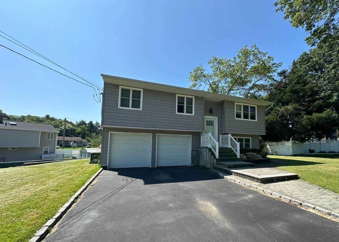 58 Hauppauge Road - Photo 1