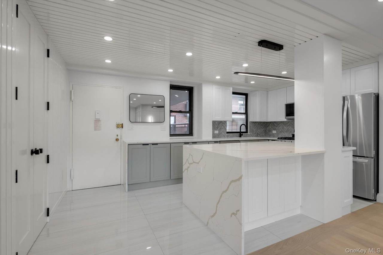 4705 Henry Hudson Parkway - Photo 1