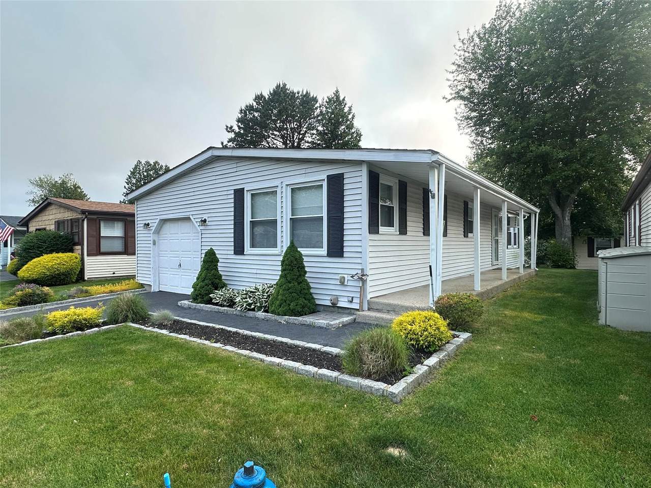 16 Village Circle - Photo 1