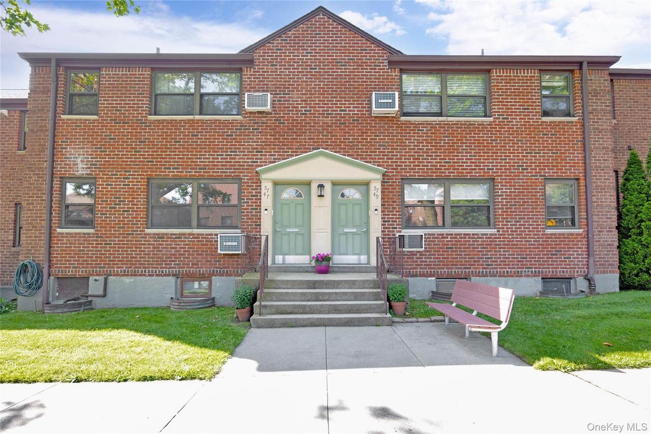 57-47 246 Crescent - Photo 1