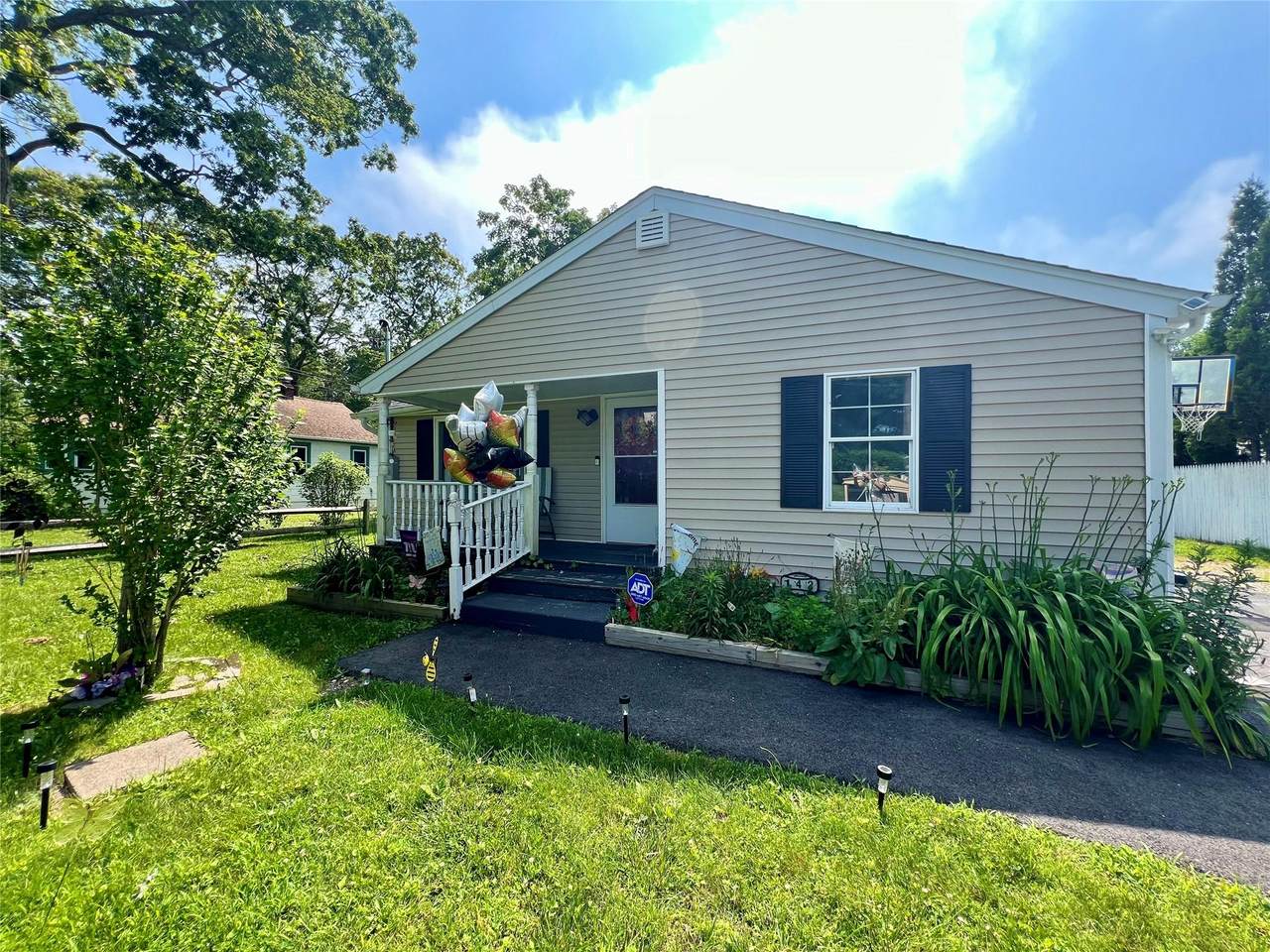 142 Daisy Drive - Photo 1