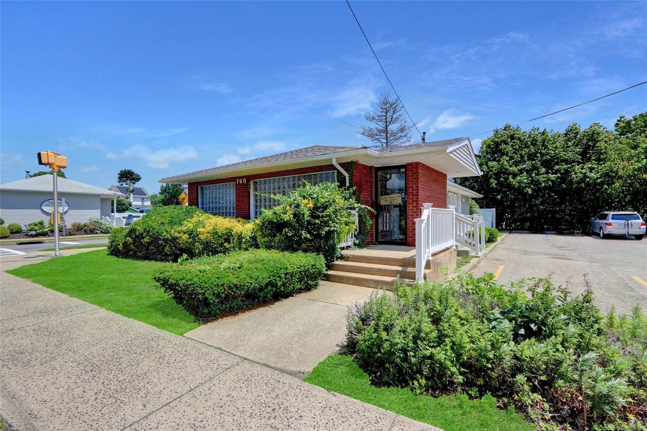 760 N.Wellwood Ave - Photo 1